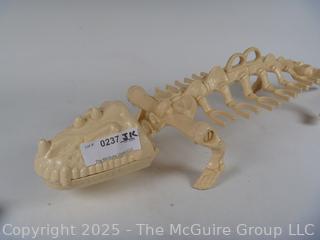 Vintage Toys:  Masters of the Universe (MOTU): "Battle Bones" Figure Carrier