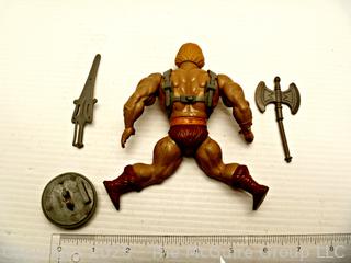 Vintage Toys: Masters of the Universe (MOTU): He-Man Action Figure and Weapons