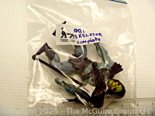 Vintage Toys: Masters of the Universe (MOTU): Skeletor Action Figure and Weapons