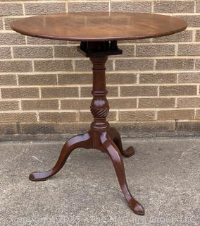 English Queen Anne Tilt Top Mahogany Tea Table on Cabriole Pedestal Base circa 1800   Measures 28"H x 35"W x 28"D