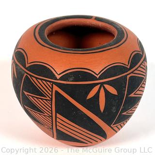 Native American Jemez Pueblo Handmade Pottery Vase Signed by Artist