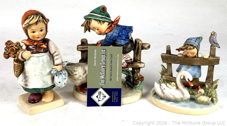 242: Early American Furniture, Comic Books, Fine Jewelry, Flow Blue China and More
