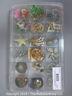 Jewelry: Asst. costume jewelry mostly broaches and pins