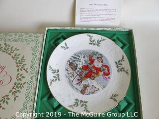 Collectable: 1982 Royal Doulton Christmas Plate in Original Packaging 