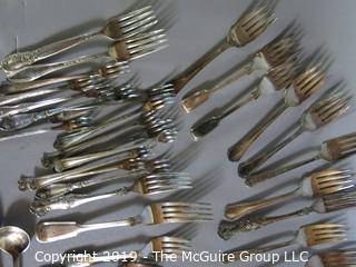 Collectible: Household: Kitchen: Assorted Patterns of Silver Plated Flatware 