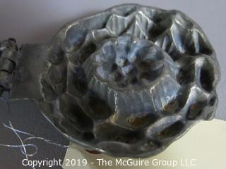 Collectible: Household: Kitchen: Pewter Mold (Avocado); purpose unknown (?soap mold)