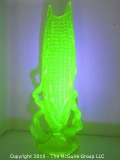 Collectible: Art: Glass: Collection of Fluorescent Glass; see all photos. Corncob missing a piece all others are OK