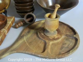 Collectible: Household: Kitchen: Collection of Treeware including Walnut Salad Bowl Set; Wooden Chip and Dip Platter; Vegetable Tray; Mortar and Pestle and Burled Nut Bowl