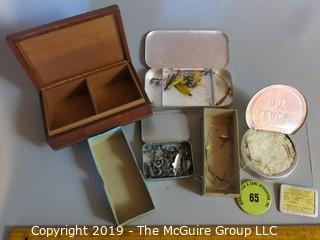 Collectibles: Fishing: Collection with a fishing theme including flies/lures, vintage license and wooden box  