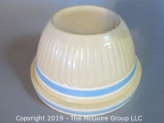 Collectible: Crockery: 9 1/4" diameter vintage mixing bowl
Updated: 11/5/19 - Note the cracks, display only. (Description Altered Nov 7 at 8:15am)