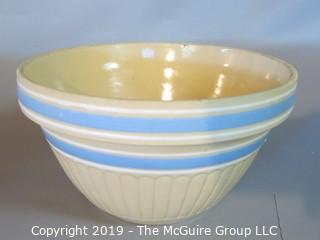 Collectible: Crockery: 9 1/4" diameter vintage mixing bowl
Updated: 11/5/19 - Note the cracks, display only. (Description Altered Nov 7 at 8:15am)