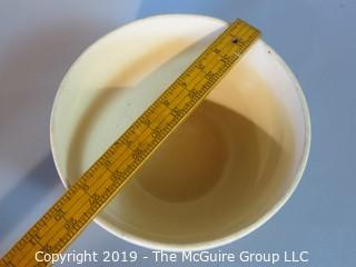 Collectible: Crockery: 9 1/4" diameter vintage mixing bowl
Updated: 11/5/19 - Note the cracks, display only. (Description Altered Nov 7 at 8:15am)