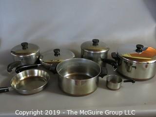 Household: Kitchen: Nice set of Revere Ware Copper Bottom Cooking Pots and Pans w/lids