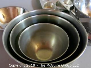 Kitchen: Metal ware: bowls and trays