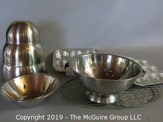 Kitchen: Metal ware: bowls and trays