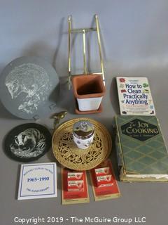 WYSIWYG: Assortment: art trays, easel, razor blades, etc