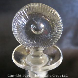 Glass: NAPG: Embossed curves: Decanter w/stopper