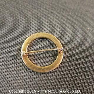 Jewelry: Circle pin, 14K Yellow gold delicately etched with laurel leaves, 1"; 2.4 grams (TMG 780)