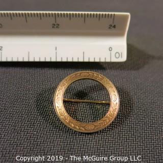 Jewelry: Circle pin, 14K Yellow gold delicately etched with laurel leaves, 1"; 2.4 grams (TMG 780)