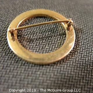 Jewelry: Circle pin, 14K Yellow gold delicately etched with laurel leaves, 1"; 2.4 grams (TMG 780)