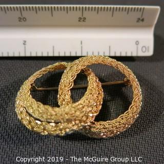 Jewelry: Entwined Double Circle brooch, braided rope motif, 49 x 33 mm, 18K Yellow gold; 15.2 grams (Italy); (TMG 781)