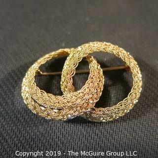 Jewelry: Entwined Double Circle brooch, braided rope motif, 49 x 33 mm, 18K Yellow gold; 15.2 grams (Italy); (TMG 781)