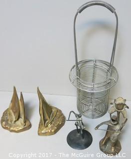 Collection including brass bookends, metal fiddler and violinist