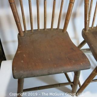 Furniture: Vintage: Antique: (2) Wooden Side Chairs: (note 1 spindle is broken)