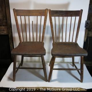 Furniture: Vintage: Antique: (2) Wooden Side Chairs: (note 1 spindle is broken)