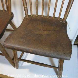 Furniture: Vintage: Antique: (2) Wooden Side Chairs: (note 1 spindle is broken)