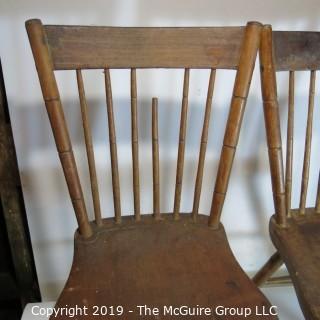 Furniture: Vintage: Antique: (2) Wooden Side Chairs: (note 1 spindle is broken)