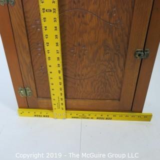 Furniture: Vintage: Kitchen Wall Hutch/Cabinet; 20W x 22"T