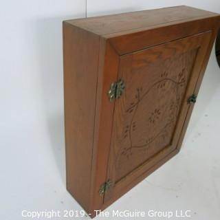 Furniture: Vintage: Kitchen Wall Hutch/Cabinet; 20W x 22"T