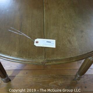 Furniture: Vintage: Antique: Round Pedestal Carved Dining Table w/o leafs expandable