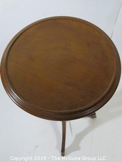 Furniture: Vintage: Antique: Small Round Three footed Tea Table 18D x 30"T