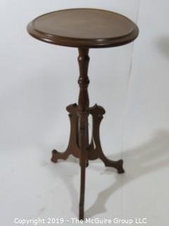 Furniture: Vintage: Antique: Small Round Three footed Tea Table 18D x 30"T