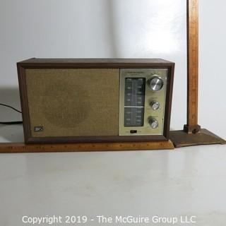 Household: Appliance: Realistic AM/FM Radio