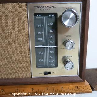 Household: Appliance: Realistic AM/FM Radio