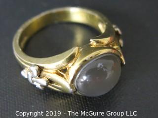 Jewelry: 925: Ring with gray moonstone cabochon and Fleur-de-lis side accents; size 10 