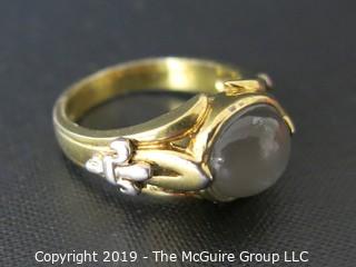 Jewelry: 925: Ring with gray moonstone cabochon and Fleur-de-lis side accents; size 10 