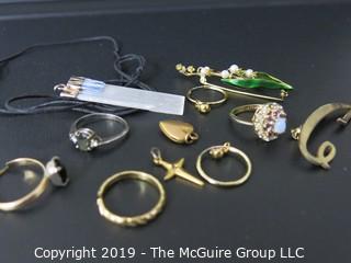 Jewelry: Assortment of costume jewelry including 1 sterling pin. 2.25" enameled leaves and seed pearls