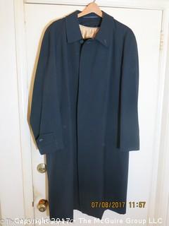 Burberrys' Men's Dress Coat; Navy (size 40R) ; with zip out lining 