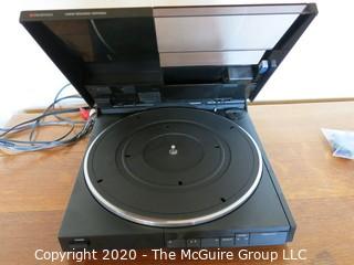 RCA Dimensia Linear Tracking Turntable; powers up and spins 