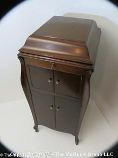 Victor Talking Machine Co. "Victrola" and cabinet.  (Condition is excellent; and comes with all the items photographed); 19W x 22 1/2D x 43 1/2T