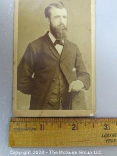 Cartes-de-Visite CDV Antique Cabinet Photo Card - Man -
Photographer J. Beerwald Art Studio, Wilmington Delaware