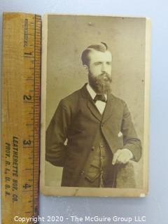 Cartes-de-Visite CDV Antique Cabinet Photo Card - Man -
Photographer J. Beerwald Art Studio, Wilmington Delaware