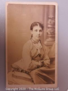 Cartes-de-Visite CDV Antique Cabinet Photo Card - Woman -
Photographer F. Forshew, Hudson, NY.