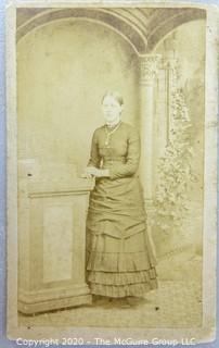 Cartes-de-Visite CDV Antique Cabinet Photo Card - Young Woman in Arch, Photographer SB Fluke, Woodbury, PA. 