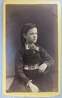 Cartes-de-Visite CDV Antique Cabinet Photo Card - Young Girl.