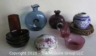 Group of Decorative Items in Glass and Porcelain.